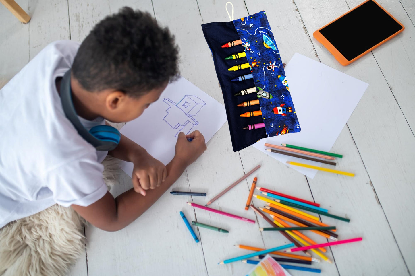 On The Go Crayons Caddy Holder roll up case color wraps, Perfect to Keep Your Kids Organized, Inspired, and Entertained -8 Crayons Included!