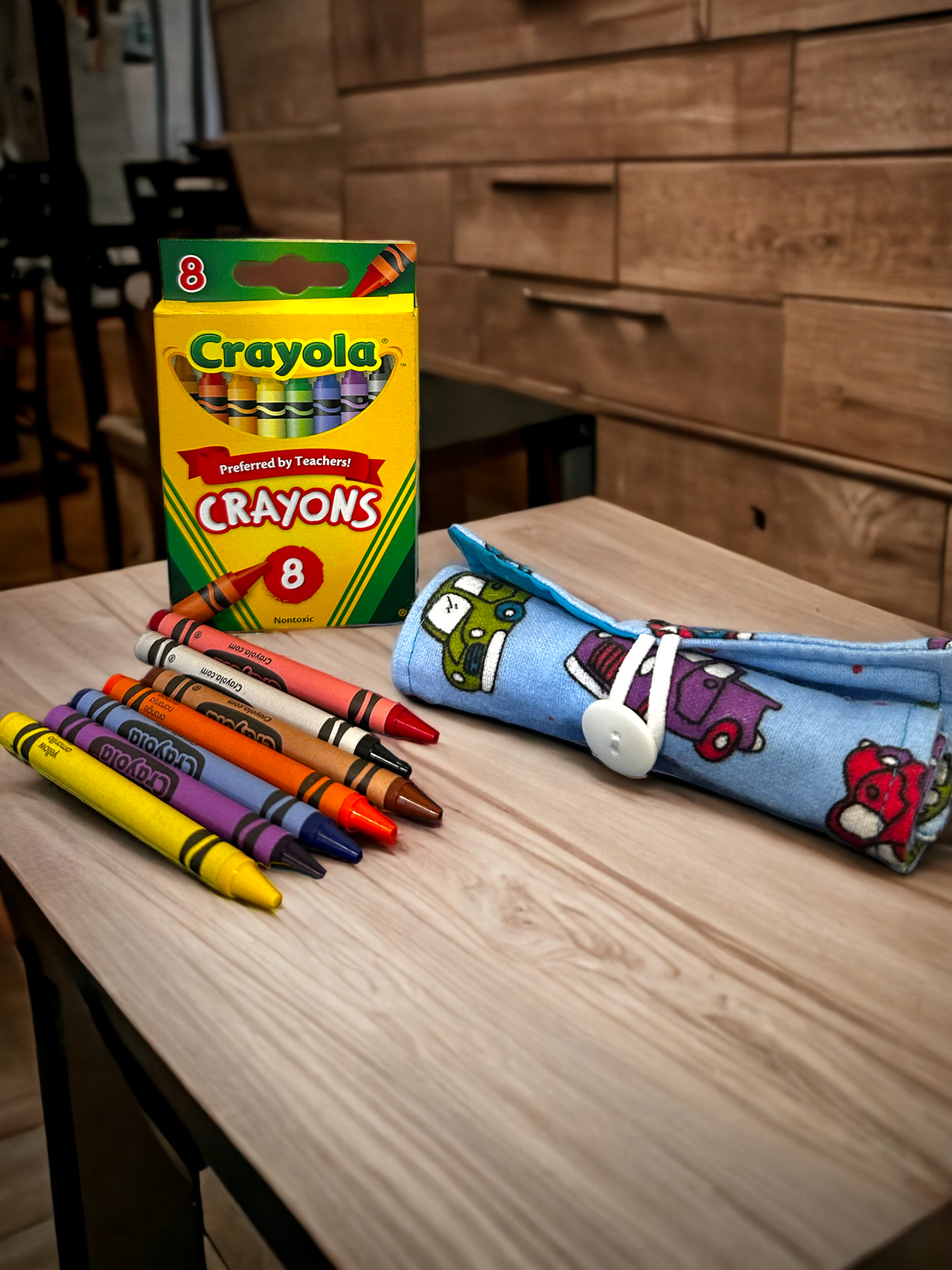 On The Go Crayons Caddy Holder roll up case color wraps, Perfect to Keep Your Kids Organized, Inspired, and Entertained -8 Crayons Included!