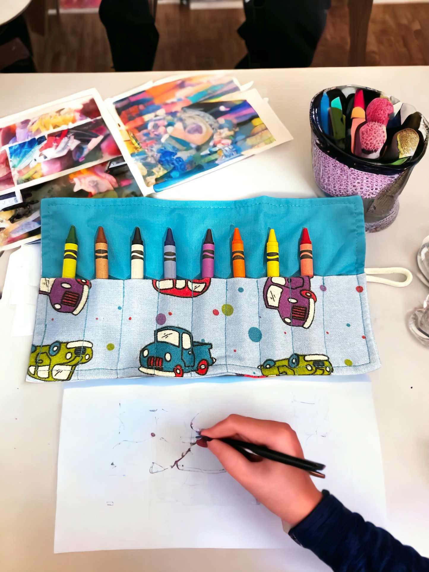 On The Go Crayons Caddy Holder roll up case color wraps, Perfect to Keep Your Kids Organized, Inspired, and Entertained -8 Crayons Included!