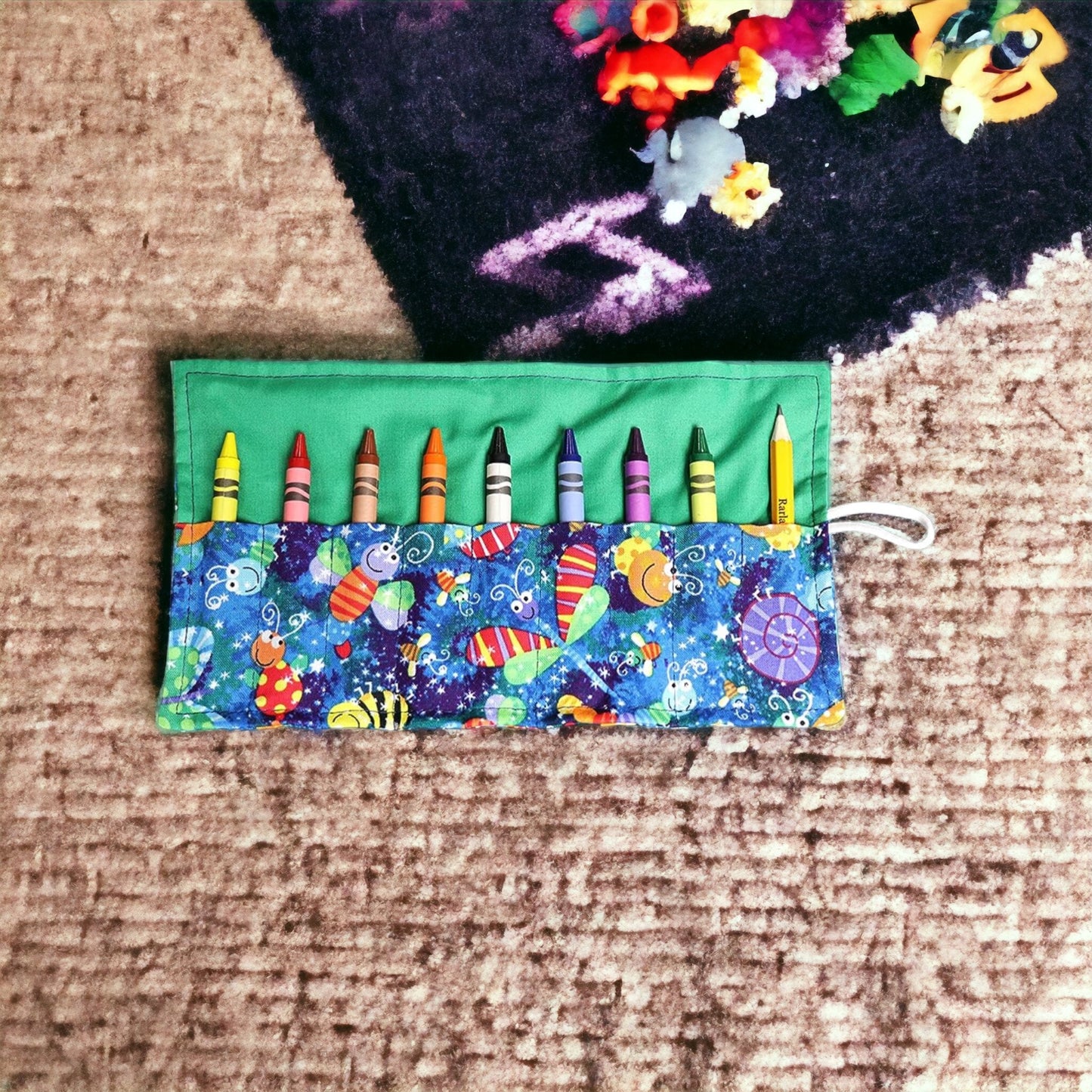On The Go Crayons Caddy Holder roll up case color wraps, Perfect to Keep Your Kids Organized, Inspired, and Entertained -8 Crayons Included!